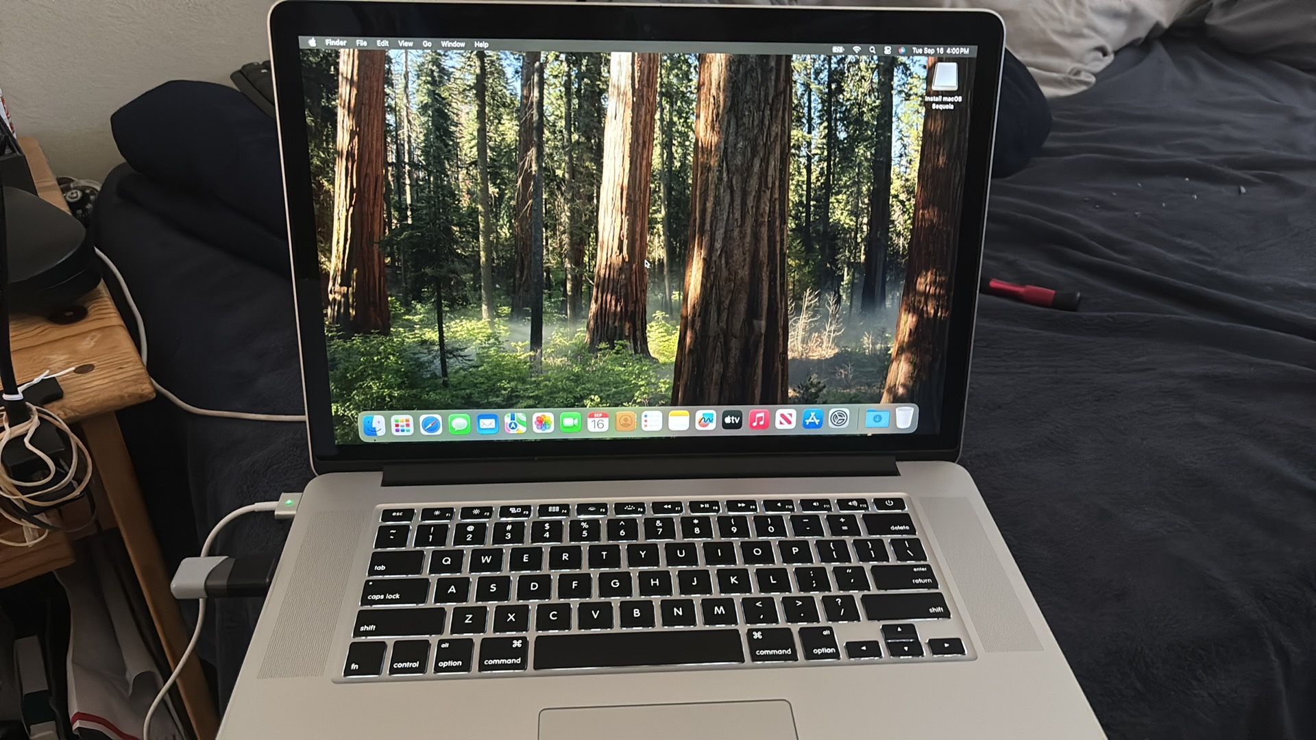 MacBooks Pro A1398 Mid 2015 15" Retina i7 1TB NVME SSD 16GB RAM SEQUOIA 15.7.1 OFFICE 2024