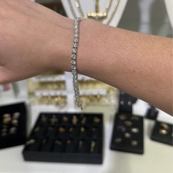 14kt White Gold Natural Diamond Bracelet