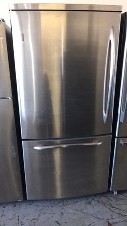 GE profile bottom freezer refrigerator w:33"