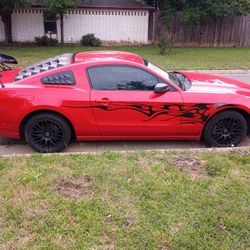 2014 Ford Mustang Titulo Rebuilt  88 367  Millas V 6 Estandar