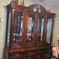 China Cabinet / Vitrina 