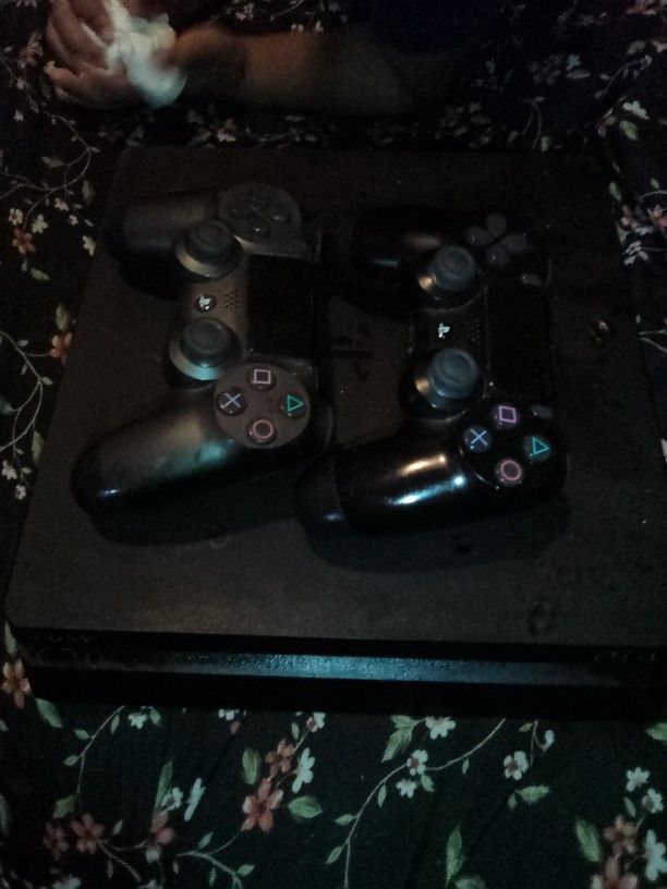 PS4 Two Controllers