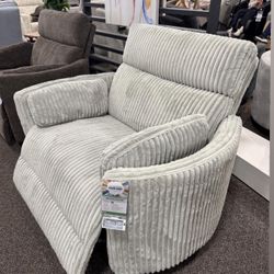 WIDE POWER GUDER RECLINER 