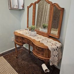 Wood Vanity With Mirror 