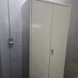 Metal Storage Cabinet With Key With Adjustable Shelves 