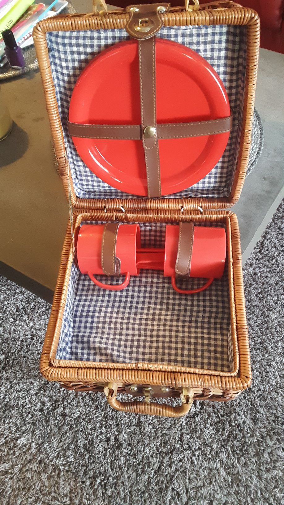 Small picnic basket for one or two, new