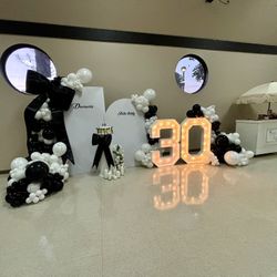 Set Up Back Drop Bow White And Black 