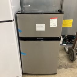 Frigidaire 3.1 cu.ft. Mini Fridge With Built In Freezer New Scratch And Dent 
