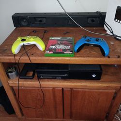 Xbox One  With  2 Controllers  Call Of Duty Modern Warfare lll  And All The Cords  , Also Has One Month Subscription To Gamepass Ultimate 