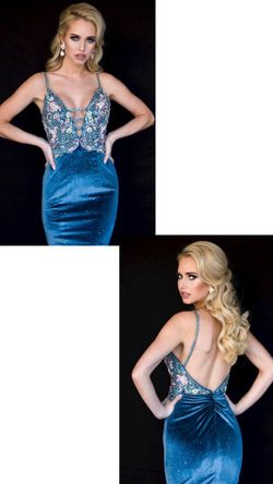 New With Tags Vienna Velvet Beaded Short Formal Dress & Homecoming Dress $69.99