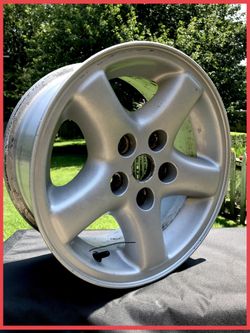 One Jeep Wrangler TJ (97 - 06) OEM aluminum wheel (15” x 7”)