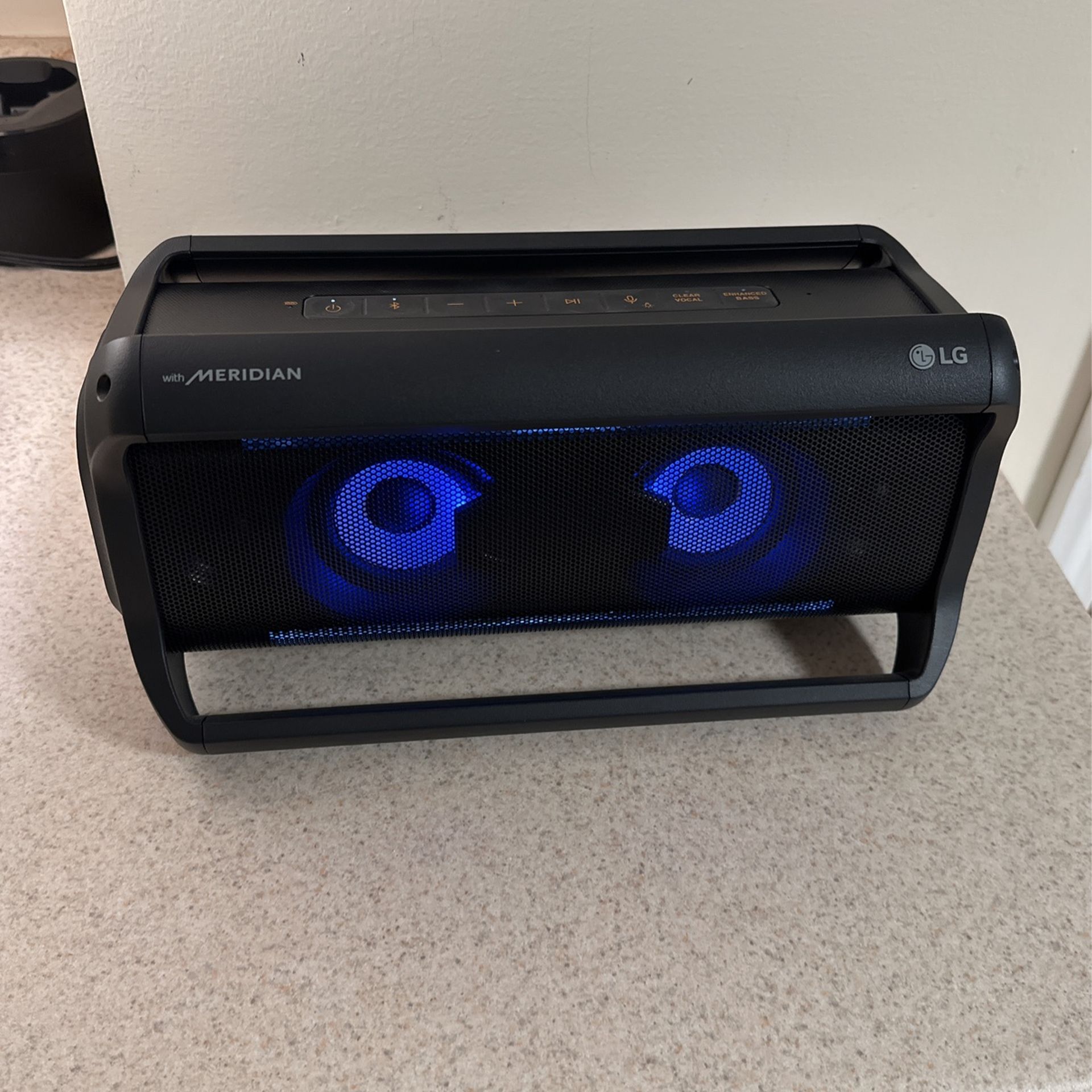 LG PK7 /w Meridian Large Outdoor Bluetooth Speaker