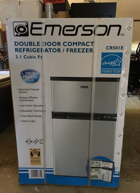 Emerson 3.1 Double Door Refrigerator/Freezer CR501E for Sale in