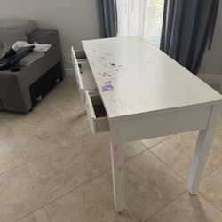 Table / Desk