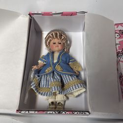 Goldilocks collectible doll