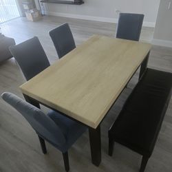 Comedor Con 4 Sillas Y Banca