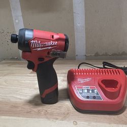 Milwaukee M12 Fuel 1/4 Impact With battery And Charger 