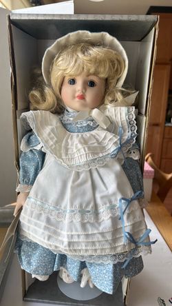 Victoria  doll Heritage Mint