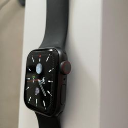 Apple Watch 5 Series With GPS And Cellular 40 Mm Space Gray Color