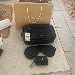 Michael Kors Travel Set/makeup Case