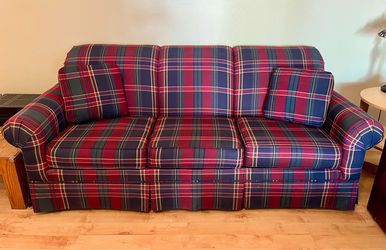 Classic Plaid Sofa – Excellent Condition