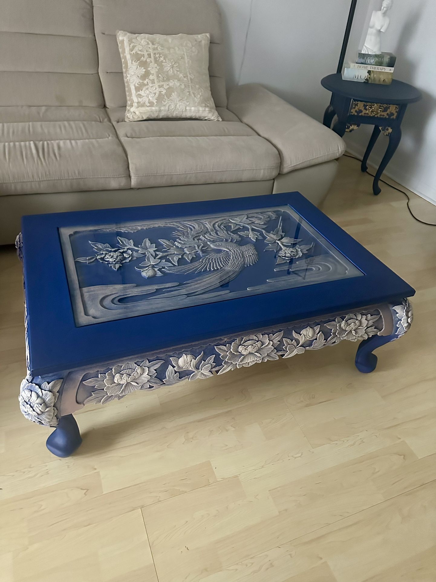 ✨ Luxury Solid Wood Carved Coffee Table – Etched Glass Top, Navy Silver Refinish
