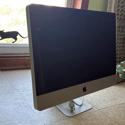 Apple iMac 21.5" All-In-OneDesktop Computer (Silver)