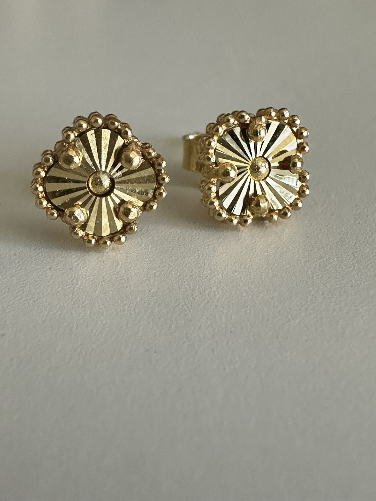 18K Authentic Yellow Gold Clover Lucky Earrings 7.5 mm
