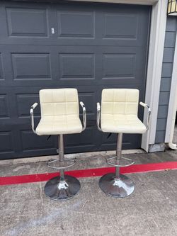 Barstools / 2 Chairs