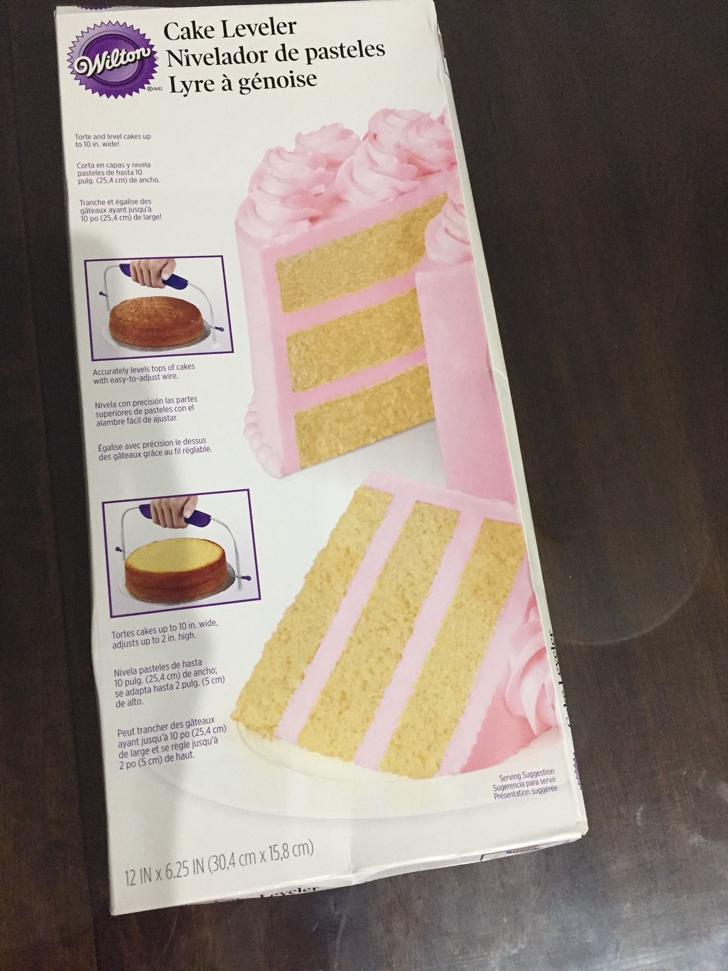 Cake leveler