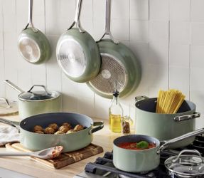 6pc Set Pots With Lids Excellent Condition 