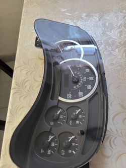 04 escalade cluster