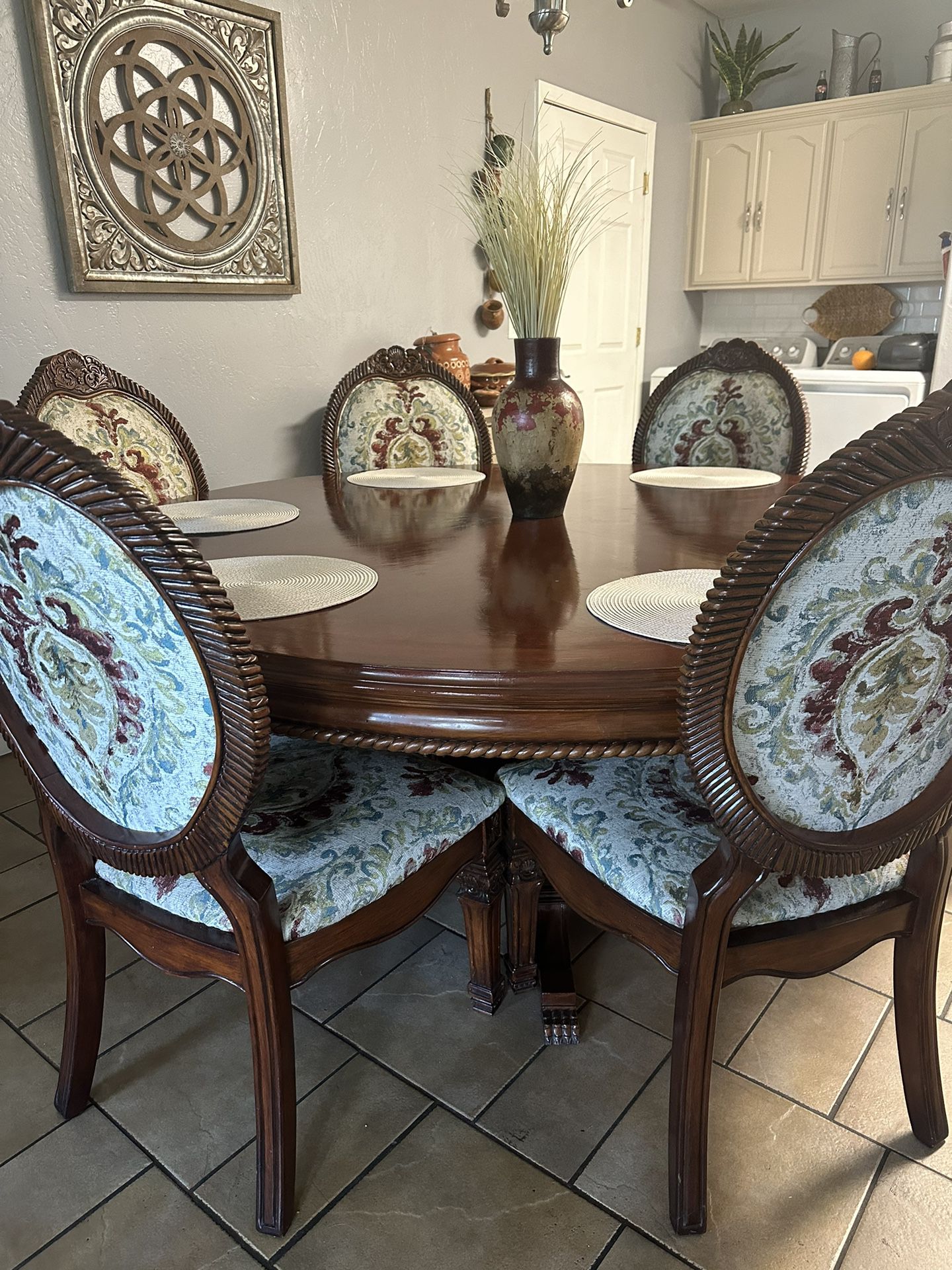 Dinning Room Table And Chairs