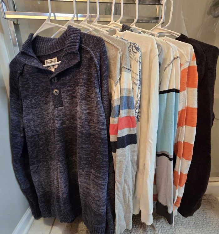 9 Size Large Men's Long Sleeves ALL for $40 perfect for Winter ❄️ & Xmas gifts 🎁
(2 Sweaters/2 Thermals/2 Casual Hoodies/1 Cardigan/2 Sweater Vest) 