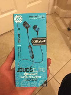 Wireless headphones earbuds