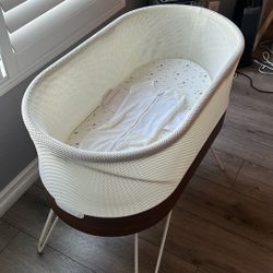 Happiest Baby Snoo Crib