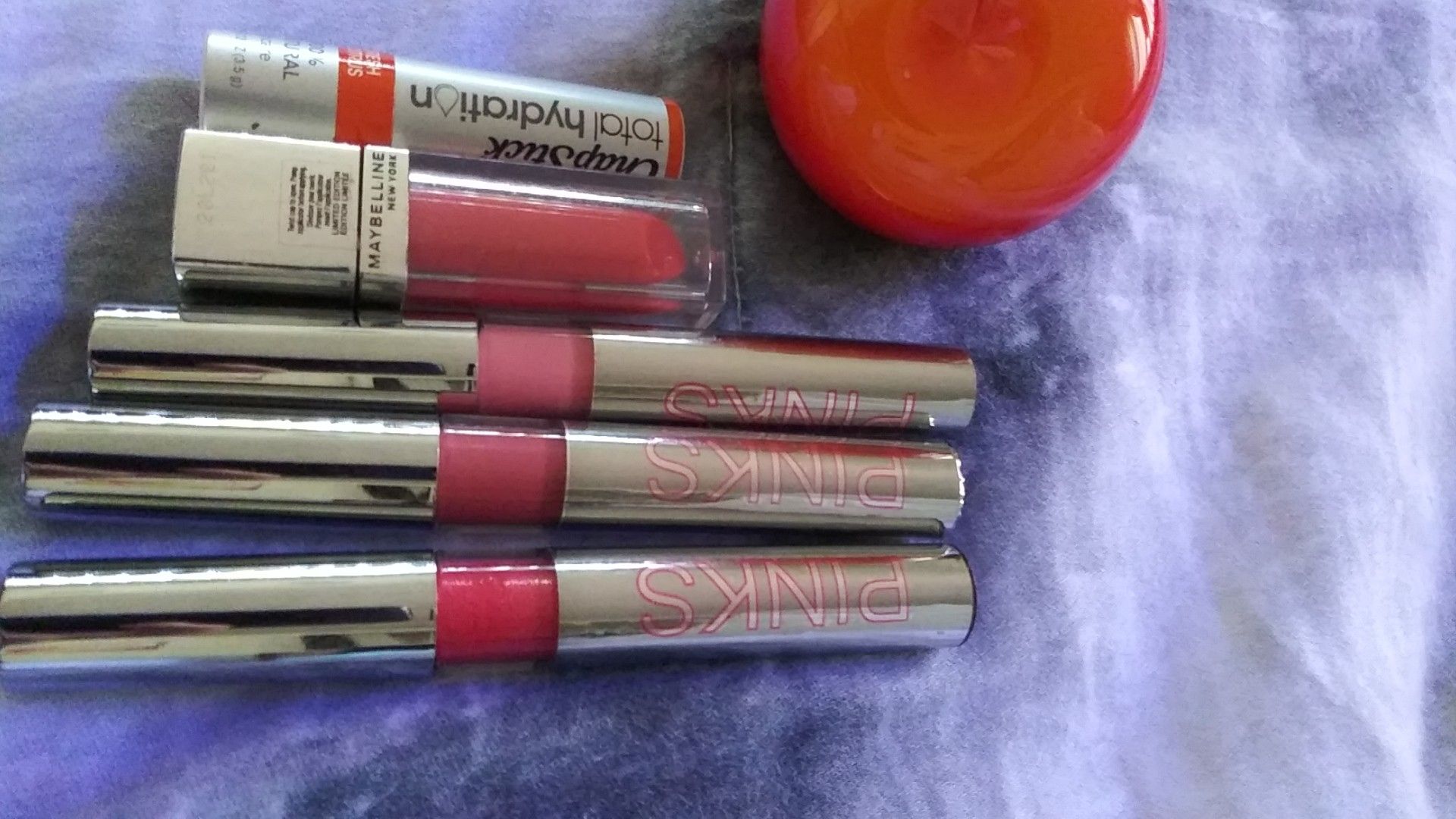 Lipsticks / Apple Cream