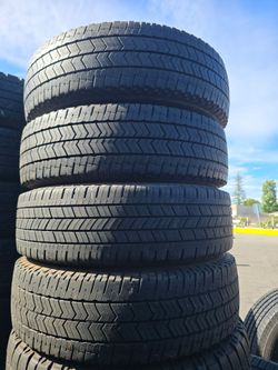 235 80 17 Michelin Tires Con 80% de Vida Las 4