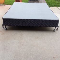 QUEEN METAL BASE AND BIX SPRINGS 