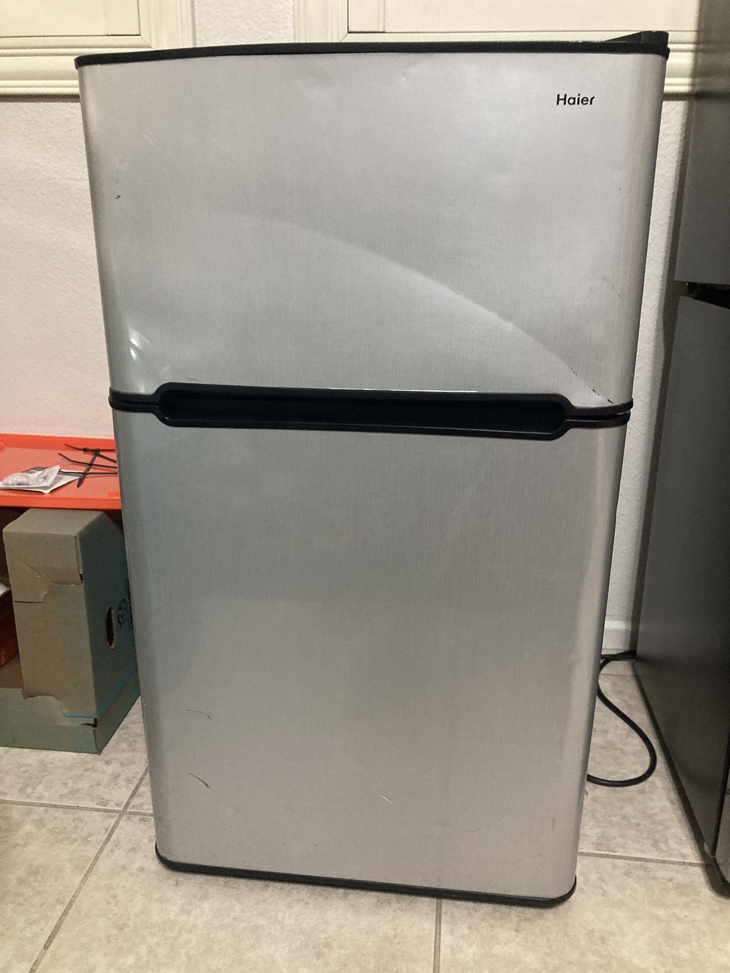 Haeir Mini Fridge 