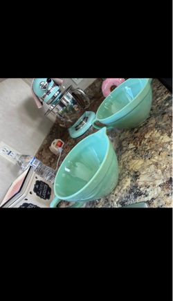 2 mixing bowls