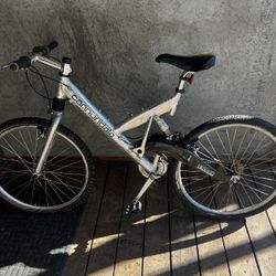 1995 Cannondale Super V HCV 440 full suspension mountain bike- great condition (front popped tire) HMU OPEN TO OFFERS‼️‼️