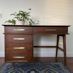 Mid-Century Modern Four-Drawer Walnut Writing Desk by Sligh Lowry