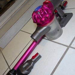 Dyson V7 Cordless Vacuum Used Condition, New Battery