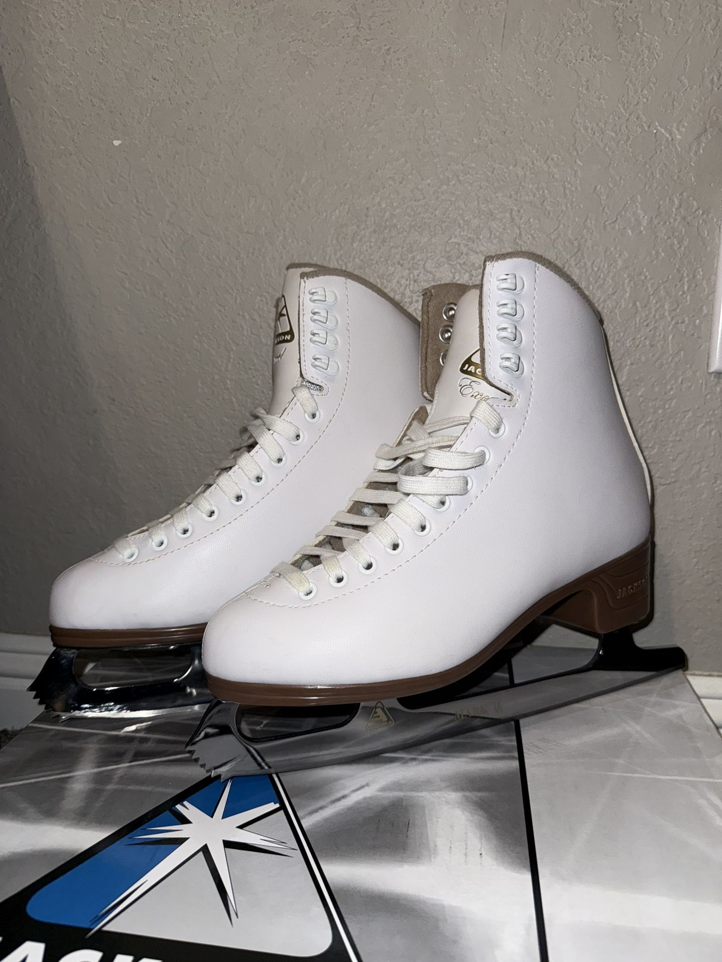 Girls Ice Skates