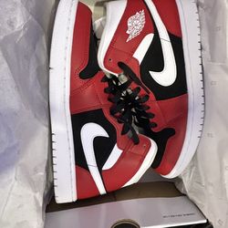 WMNS Air Jordan 1 Mid Gym Red/White-Black