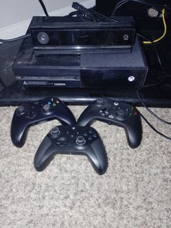 Xbox One Console with Kinect and 3 Controllers