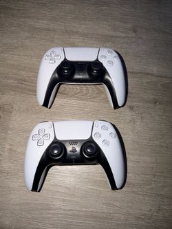 PS5 controllers