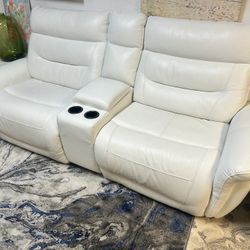 Like New Cindy Crawford Leather Electric Dual Reclining Couch With Electric Headrests And Dual USB 