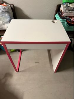 Kids, desk, lamp, and chair set